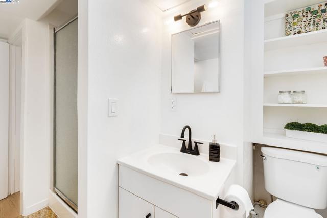 5731 Hermann St, Oakland CA: https://media.crmls.org/mediaz/b13c2916-5c68-49b1-9632-eb96f43e9b74.jpg
