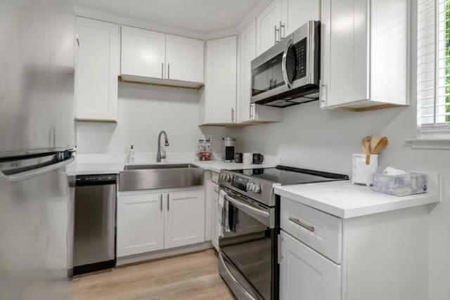 695 W Valley Drive, Campbell CA: https://media.crmls.org/mediaz/b13c2ef6-3313-46d0-8673-e5d3e3541c08.jpg