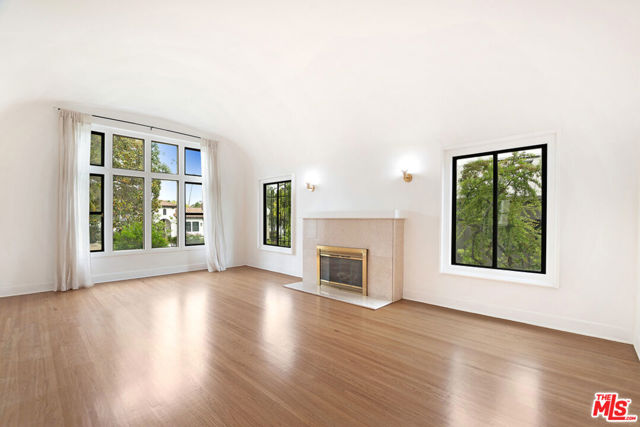 449 S Citrus Avenue, Los Angeles CA: https://media.crmls.org/mediaz/b13c3dba-6aab-4029-988c-d59a5e1635ac.jpg
