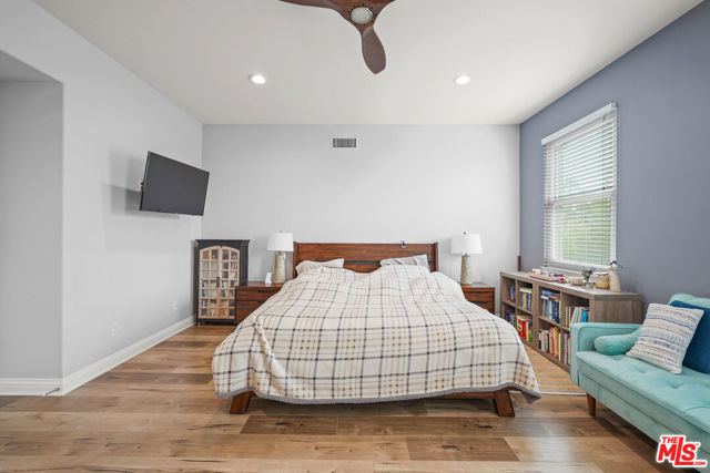 26505 Thackery Lane, Stevenson Ranch CA: https://media.crmls.org/mediaz/b13c7f3c-ef0e-40d8-9401-7841384bfa05.jpg