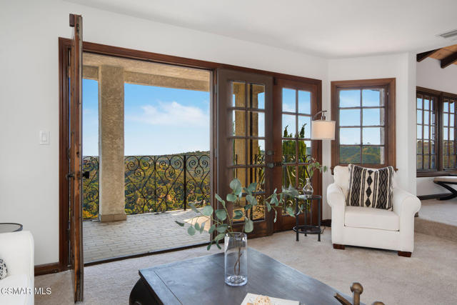 2457 Angelo Drive, Los Angeles CA: https://media.crmls.org/mediaz/b13c8fa8-64cd-4b14-b986-b643f0de5b26.jpg