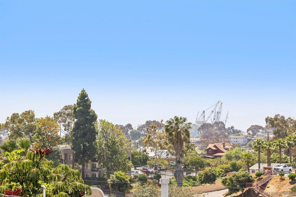 https://media.crmls.org/mediaz/b13c91c6-5974-40ea-a396-cc0bb8e05780.jpg?preset=X-Large