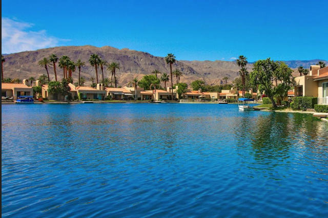 125 Lakeshore Drive, Rancho Mirage CA: https://media.crmls.org/mediaz/b13caf17-e2a7-40f8-b864-57944e2cd918.jpg