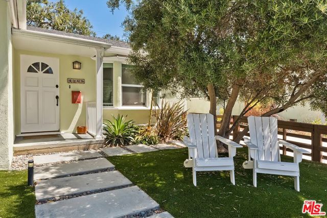 4208 Jasmine Avenue, Culver City CA: https://media.crmls.org/mediaz/b13cc78c-5a0c-4aa0-b927-43a34c245437.jpg