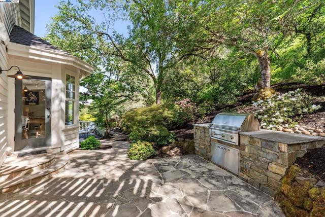 1617 Campesino Ct., Alamo CA: https://media.crmls.org/mediaz/b13d4254-d033-48b2-9361-48bc91113880.jpg
