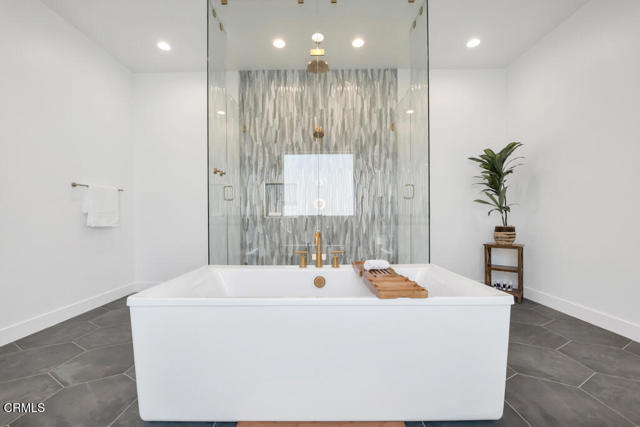 Detail Gallery Image 31 of 70 For 11944 N Red Hawk Ln, Porter Ranch,  CA 91326 - 5 Beds | 5 Baths