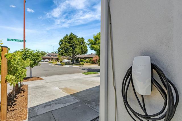 1588 Calle De Stuarda, San Jose CA: https://media.crmls.org/mediaz/b13d929b-3359-4bc5-95c6-6d07f4c776fe.jpg