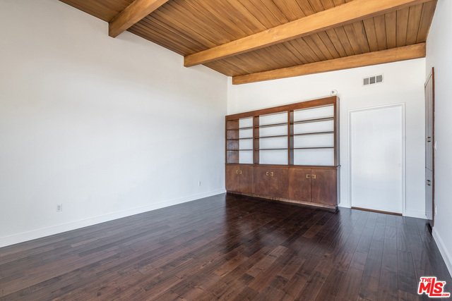 5412 S HOLT Avenue, Los Angeles CA: https://media.crmls.org/mediaz/b13ed659-7173-4048-b9c1-f1cedbc54cba.jpg