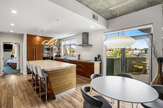 3740 Park Blvd, San Diego CA: https://media.crmls.org/mediaz/b13f46ae-876f-40e8-ae03-8f38e7d44b60.jpg
