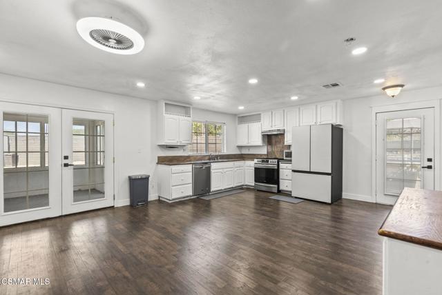 459 Mark Drive, Simi Valley CA: https://media.crmls.org/mediaz/b13f5bd1-bdfb-47ca-afaa-a4e89305c791.jpg