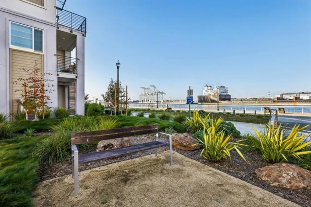 473 Sentinel Drive, Alameda CA: https://media.crmls.org/mediaz/b13f9365-44d6-419b-b3c6-8e5212e6ec2c.jpg