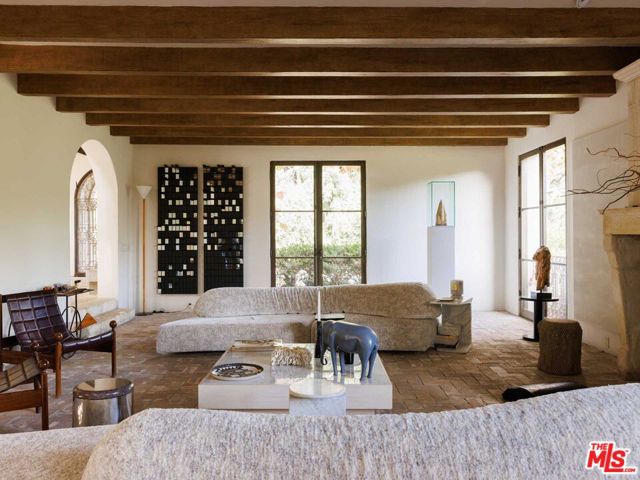 9606 Heather Road, Beverly Hills CA: https://media.crmls.org/mediaz/b13f98dd-70d4-452b-bbb3-de0bceccc878.jpg