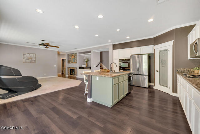 42333 Highland Court, Lancaster CA: https://media.crmls.org/mediaz/b13fac7c-d9df-4c2e-a4b1-0b8456bfe37f.jpg