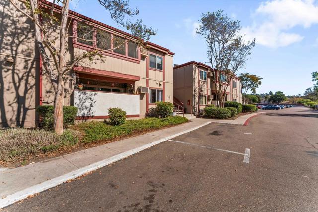 5483 Adobe Falls Rd., San Diego CA: https://media.crmls.org/mediaz/b140ad7c-9d31-48e9-9e66-35f1100bedc5.jpg