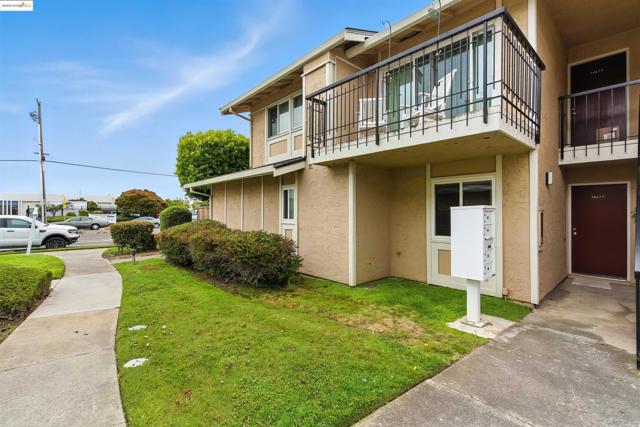 14617 Doolittle Dr, San Leandro CA: https://media.crmls.org/mediaz/b140d058-58a7-462f-b294-f915658f70d5.jpg