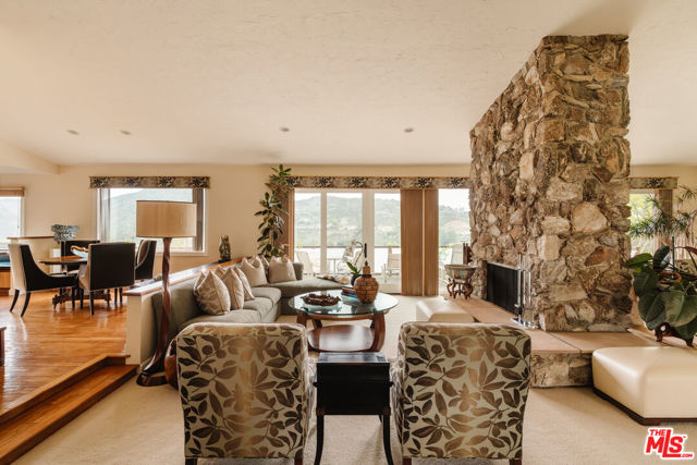 2208 Westridge Road, Los Angeles CA: https://media.crmls.org/mediaz/b1414205-0708-4a55-9701-4b99854146ac.jpg