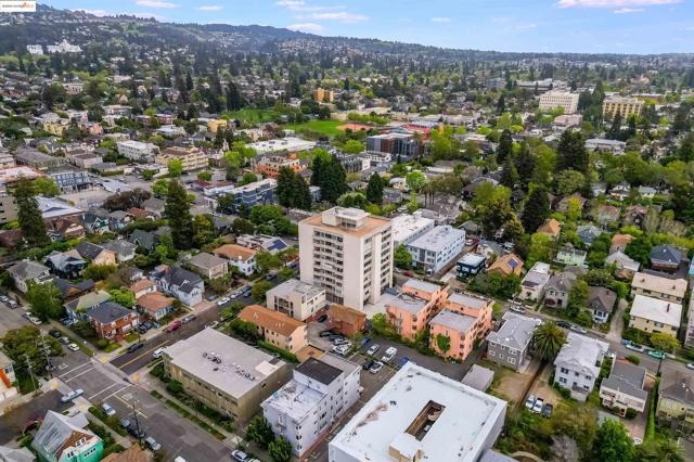 2550 Dana St, Berkeley CA: https://media.crmls.org/mediaz/b14167c6-3e50-4782-aee6-9da32658e8f4.jpg