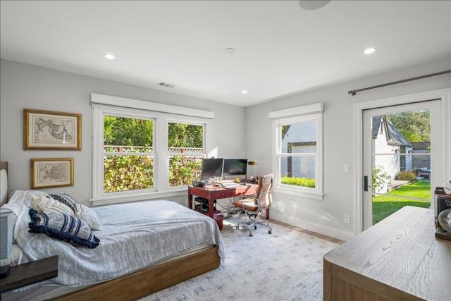 16760 Magneson Loop, Los Gatos CA: https://media.crmls.org/mediaz/b141a82c-aedb-410b-80ed-e9cd84cb543f.jpg