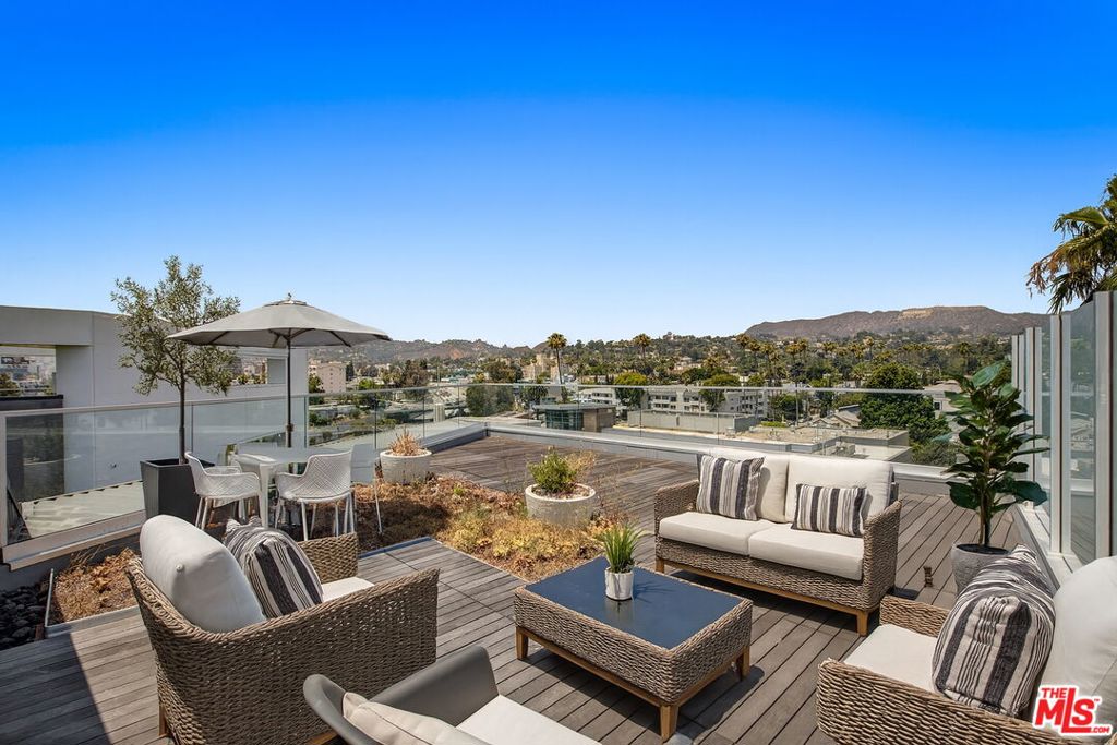 5750 E Hollywood Boulevard #731