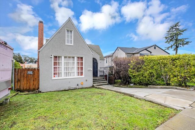 8245 Golf Links Road, Oakland CA: https://media.crmls.org/mediaz/b141cb1b-eaeb-4816-865f-23ad63d65076.jpg