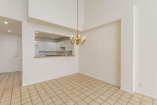 1132 Mooring Walk, Oxnard CA: https://media.crmls.org/mediaz/b141d34b-0076-4e0e-858d-938573531bf9.jpg