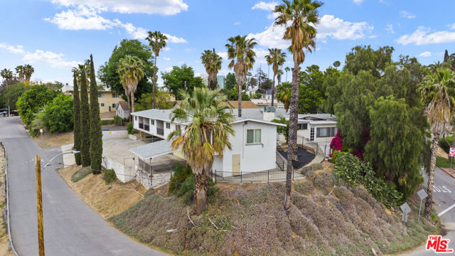 4581 Main Street, Riverside CA: https://media.crmls.org/mediaz/b1423685-6531-4ab5-afd4-c95f190e5ca1.jpg