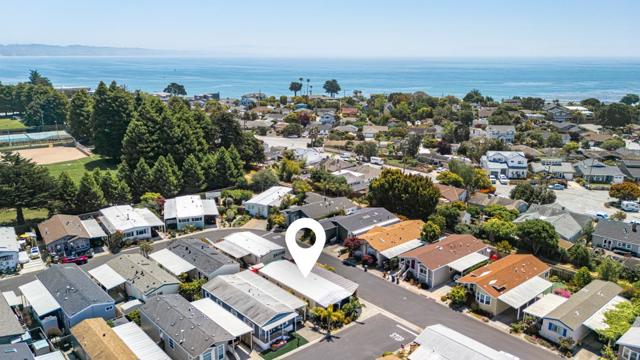 4160 Jade Street, Capitola CA: https://media.crmls.org/mediaz/b142bfad-6cb3-4510-b068-4be09d5fcec8.jpg