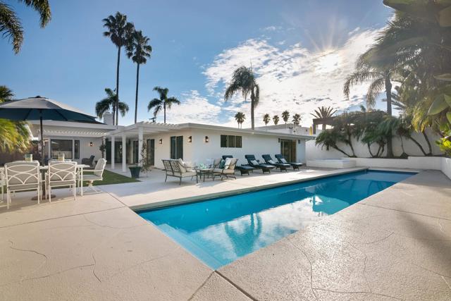 5918 Germaine Lane, La Jolla CA: https://media.crmls.org/mediaz/b1431306-2188-4f2f-8248-011265865f68.jpg
