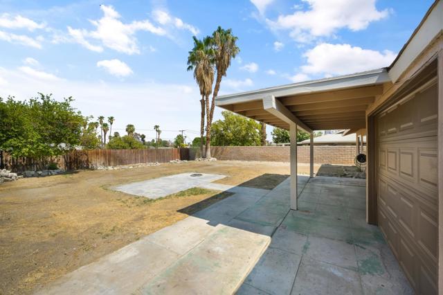 42720 Kansas Street, Palm Desert CA: https://media.crmls.org/mediaz/b1437c30-da10-489d-ba5c-16f27d118098.jpg