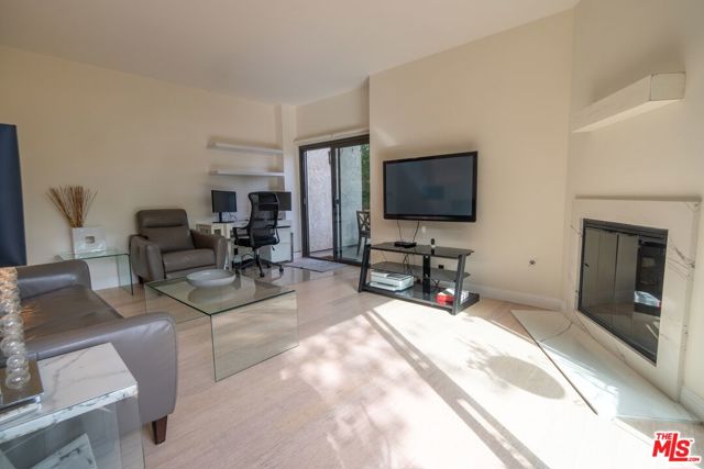 8110 Manitoba Street, Playa del Rey CA: https://media.crmls.org/mediaz/b143dc12-1a1a-4ace-a556-0b99dbfa045a.jpg