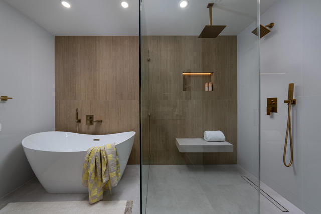 399 Desert Lakes Drive, Palm Springs CA: https://media.crmls.org/mediaz/b144292d-be4b-4a94-9c8e-d9f4c4684444.jpg