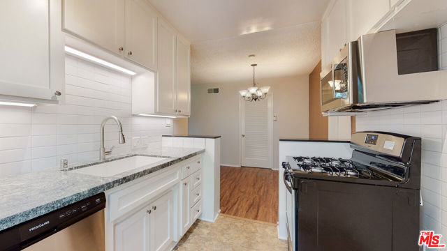 1833 Manning Avenue, Los Angeles CA: https://media.crmls.org/mediaz/b1443c0d-30ba-4769-b492-e1b36be6d1c4.jpg