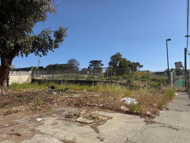 2626 Griffith Street, San Francisco CA: https://media.crmls.org/mediaz/b1448598-dc26-4492-935c-509e31ba697e.jpg