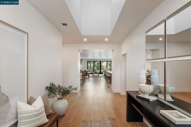 267 Valle Vista Dr, Danville CA: https://media.crmls.org/mediaz/b1453ee5-ddfa-4067-899d-7d1aaf0f9d22.jpg