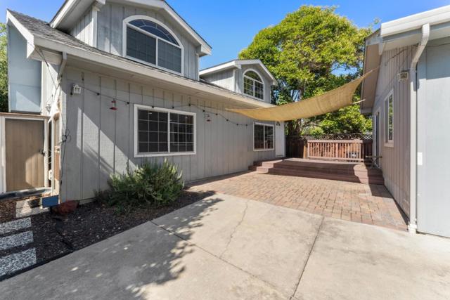 4 Athlone Way, Menlo Park CA: https://media.crmls.org/mediaz/b1457703-4cf7-484f-a4fd-487b0366712b.jpg
