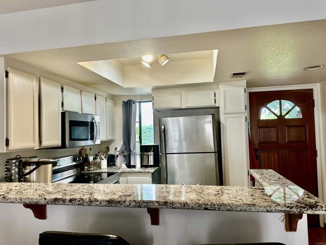 Detail Gallery Image 4 of 28 For 9260 Towne Centre Drive #23,  San Diego,  CA 92121 - 2 Beds | 1/1 Baths