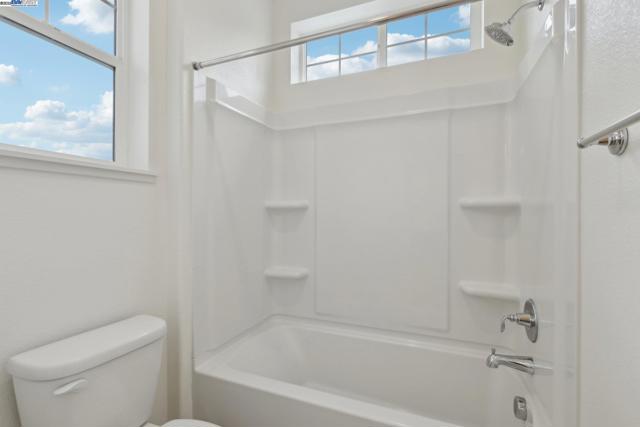 231 Mindy Way, Pittsburg CA: https://media.crmls.org/mediaz/b146351f-2046-45c0-a14a-adb2495db413.jpg