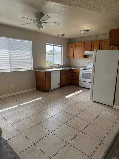 384 I Street, Chula Vista CA: https://media.crmls.org/mediaz/b1467fa2-0622-4884-a103-a73b86789432.jpg