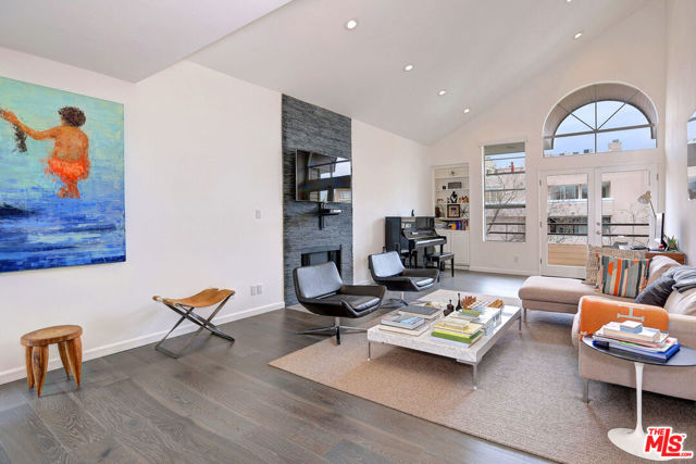 10640 Wilkins Avenue, Los Angeles CA: https://media.crmls.org/mediaz/b1468cac-0b2b-4123-a0d2-7a85c0977dc9.jpg