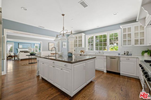 17710 Karen Drive, Encino CA: https://media.crmls.org/mediaz/b1469c81-bd93-4f58-afee-a0d91c438e29.jpg