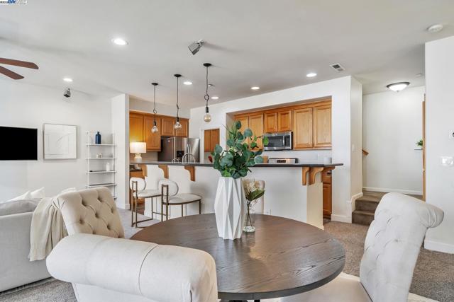 4222 Clarinbridge Cir, Dublin CA: https://media.crmls.org/mediaz/b1469d04-a93e-4c96-8300-8b33910d2233.jpg