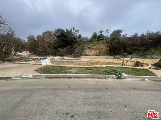 940 Las Pulgas Road, Pacific Palisades CA: https://media.crmls.org/mediaz/b14703a4-c145-4869-a8ad-c9c5099f6ec3.jpg