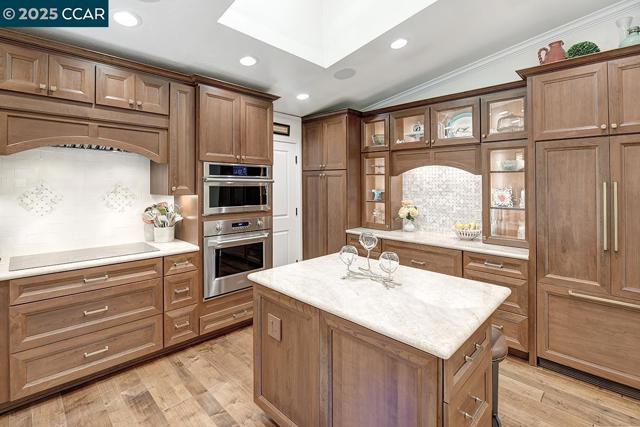 633 Terra California Dr, Walnut Creek CA: https://media.crmls.org/mediaz/b1477218-9944-4c6e-b4e3-b5f3d963e55a.jpg