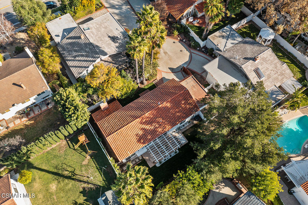 https://media.crmls.org/mediaz/b147e131-fc76-454c-98aa-f7c965cdbce9.jpg?preset=X-Large