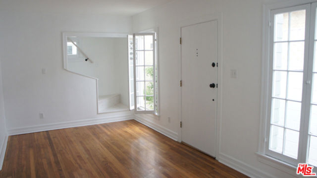 421 Grand Boulevard, Venice CA: https://media.crmls.org/mediaz/b147f5fd-e042-444a-881e-be88f18f4f23.jpg