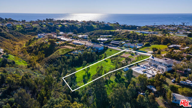 6660 Wandermere Road, Malibu CA: https://media.crmls.org/mediaz/b147fddf-eb12-4da7-8f22-e059172e8f58.jpg