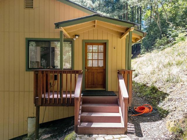14430 Old Japanese Road, Los Gatos CA: https://media.crmls.org/mediaz/b1487565-ff1e-4b39-9867-679e12809d7a.jpg