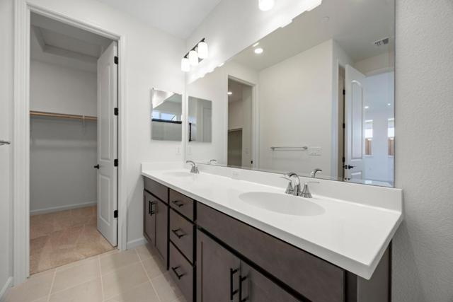 1911 Hydrangea Dr, Hollister CA: https://media.crmls.org/mediaz/b1487755-ef57-4897-851a-29862ee06ca6.jpg