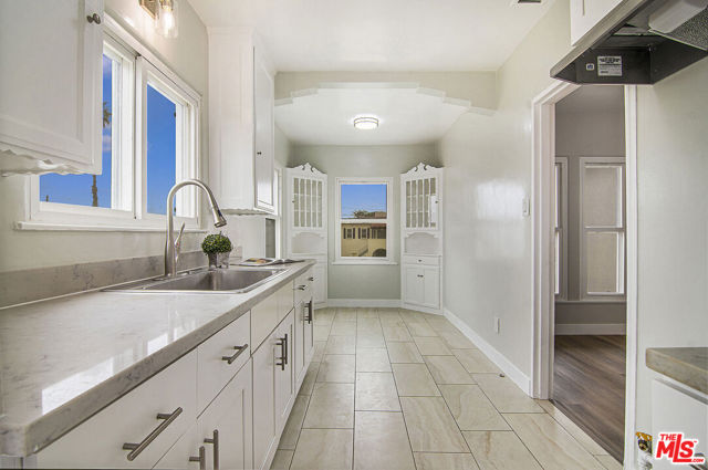 8456 Byrd Avenue, Inglewood CA: https://media.crmls.org/mediaz/b1487b06-4196-47f8-b58a-72861a544bf0.jpg