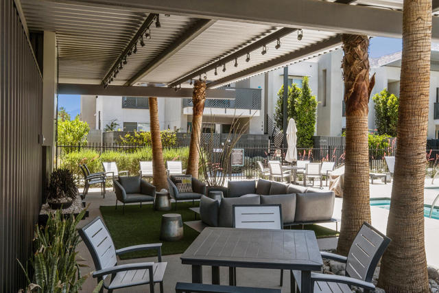 211 The, Palm Springs CA: https://media.crmls.org/mediaz/b148ce24-fb8a-4e5b-b708-76991f536c85.jpg